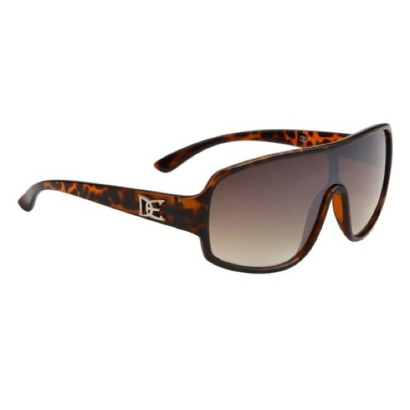 Two for 30 cute sunglasses comes with hard case - Picture 2 of 6